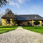 5 Bedroom Pet Friendly In Semesterbostad Bray-les-Mareuil