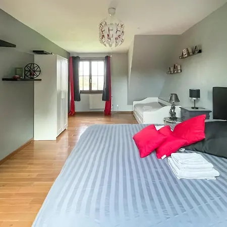 5 Bedroom Pet Friendly In Semesterbostad Bray-les-Mareuil