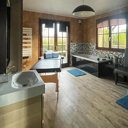 Holiday home 5 Bedroom Awesome In *
