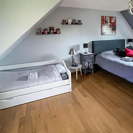 Holiday home 5 Bedroom Awesome In Bray-les-Mareuil